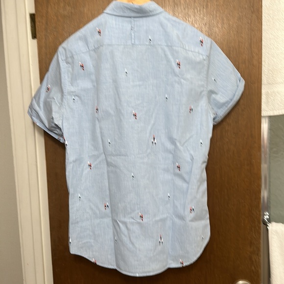 Banana Republic Short Sleeve Summer Dress Shirt. Slim Fit, (Medium). - Picture 2 of 4